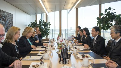 Ministerpräsidentin Kraft trifft den japanischen Außenminister Kishida 