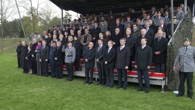 Ministerpräsidentin Hannelore Kraft verleiht Fahnenband an Panzergrenadierbataillon 212 in Augustdorf, 29.04.2013