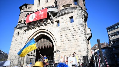 Ministerpräsident Hendrik Wüst nimmt an einer Friedensdemonstration in Köln teil