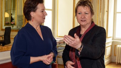 Schulministerin reist zum bildungspolitischen Dialog nach Österreich