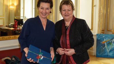 Schulministerin reist zum bildungspolitischen Dialog nach Österreich