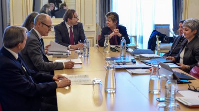 Schulministerin reist zum bildungspolitischen Dialog nach Österreich