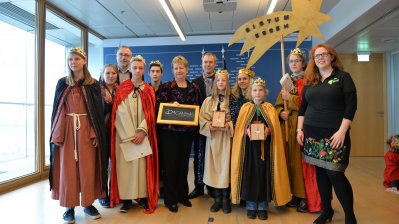 Stellvertetende Ministerpräsidentin Sylvia Löhrmann empfängt 55 Sternsingerinnen und Sternsinger aus NRW