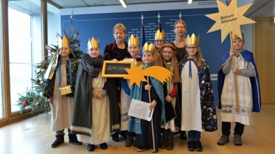 Stellvertetende Ministerpräsidentin Sylvia Löhrmann empfängt 55 Sternsingerinnen und Sternsinger aus NRW