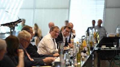 Ministerpräsident Armin Laschet und Gesundheitsminister Karl-Josef Laumann besuchen den Kreis Gütersloh