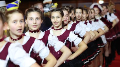 Ministerpräsident Hendrik Wüst empfängt die Kinderprinzenpaare und Kinderdreigestirne aus Nordrhein-Westfalen