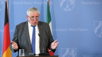 Presse-Briefing mit Ministerpräsident Armin Laschet informiert gemeinsam mit Gesundheitsminister Karl-Josef Laumann