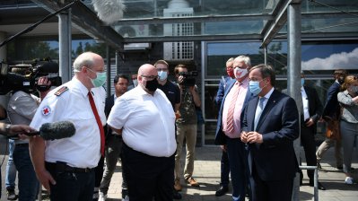 Ministerpräsident Armin Laschet und Gesundheitsminister Karl-Josef Laumann besuchen den Kreis Gütersloh