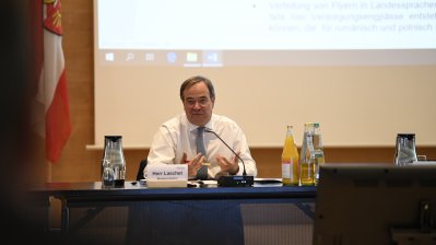 Ministerpräsident Armin Laschet und Gesundheitsminister Karl-Josef Laumann besuchen den Kreis Gütersloh