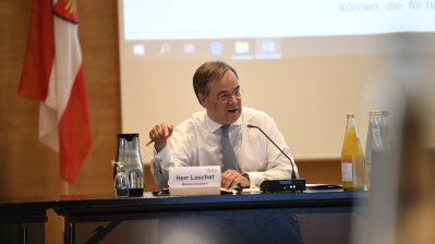 Ministerpräsident Armin Laschet und Gesundheitsminister Karl-Josef Laumann besuchen den Kreis Gütersloh