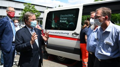Ministerpräsident Armin Laschet und Gesundheitsminister Karl-Josef Laumann besuchen den Kreis Gütersloh