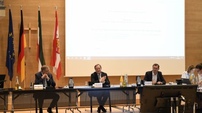 Ministerpräsident Armin Laschet und Gesundheitsminister Karl-Josef Laumann besuchen den Kreis Gütersloh