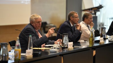 Ministerpräsident Armin Laschet und Gesundheitsminister Karl-Josef Laumann besuchen den Kreis Gütersloh