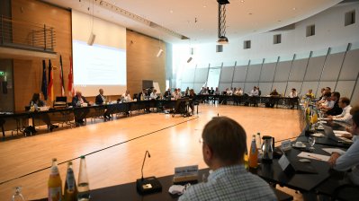 Ministerpräsident Armin Laschet und Gesundheitsminister Karl-Josef Laumann besuchen den Kreis Gütersloh