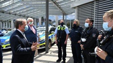 Ministerpräsident Armin Laschet und Gesundheitsminister Karl-Josef Laumann besuchen den Kreis Gütersloh