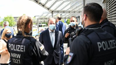 Ministerpräsident Armin Laschet und Gesundheitsminister Karl-Josef Laumann besuchen den Kreis Gütersloh