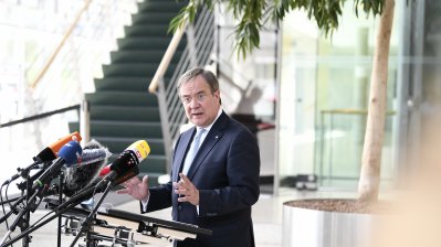 Ministerpräsident Armin Laschet und Gesundheitsminister Karl-Josef Laumann besuchen den Kreis Gütersloh