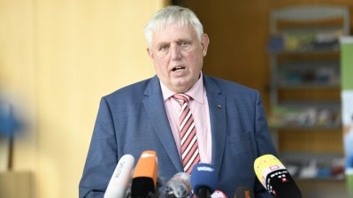 Ministerpräsident Armin Laschet und Gesundheitsminister Karl-Josef Laumann besuchen den Kreis Gütersloh