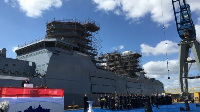 Ministerpräsidentin Kraft tauft die Fregatte „Nordrhein-Westfalen“