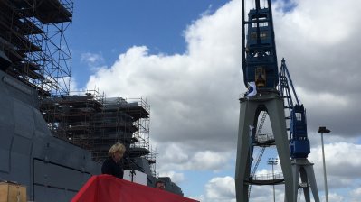 Ministerpräsidentin Kraft tauft die Fregatte „Nordrhein-Westfalen“