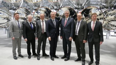 NRW Umweltminister eröffnet mit „Synlight®“ in Jülich die größte künstliche Sonne der Welt