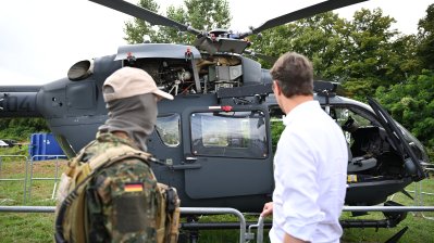 NRW-Tag: Rundgang des Ministerpräsidenten auf der Austellungsmeile im Rheinauhafen