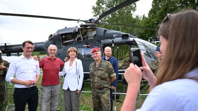 NRW-Tag: Rundgang des Ministerpräsidenten auf der Austellungsmeile im Rheinauhafen