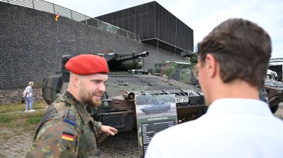 NRW-Tag: Rundgang des Ministerpräsidenten auf der Austellungsmeile im Rheinauhafen