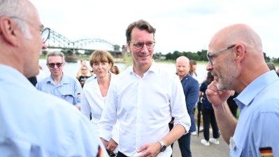NRW-Tag: Rundgang des Ministerpräsidenten auf der Austellungsmeile im Rheinauhafen
