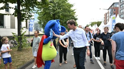 NRW-Tag: Rundgang des Ministerpräsidenten auf der Austellungsmeile im Rheinauhafen