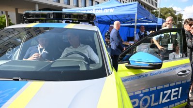 NRW-Tag: Rundgang des Ministerpräsidenten auf der Austellungsmeile im Rheinauhafen