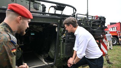 NRW-Tag: Rundgang des Ministerpräsidenten auf der Austellungsmeile im Rheinauhafen