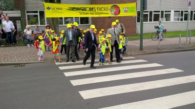 Verkehrsminister Groschek bei Aktion "Brems dich! Schule hat begonnen"