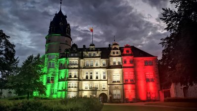 Nordrhein-Westfalen leuchtet: Zum 74. Landesgeburtstag erstrahlen historische Bauwerke in den Landesfarben