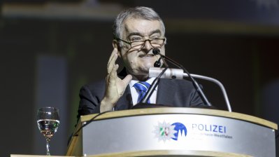 Im Beisein des Ministerpräsidenten: 2.300 neue Polizeibeamte vereidigt