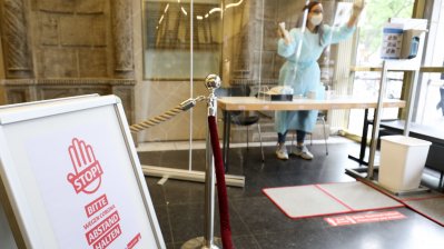 Ministerpräsident Armin Laschet informiert sich über die Arbeit des Gesundheitsamts Köln