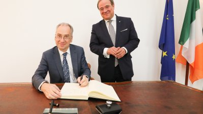 Ministerpräsident Armin Laschet trifft den neuen Botschafter von Irland in Deutschland zu seinem Antrittsbesuch
