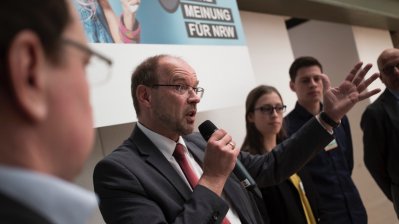 #JUKON16 – Ministerpräsidentin Kraft diskutiert mit Jugendlichen über Zukunftsfragen