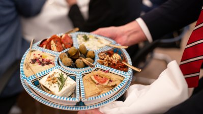 Ministerpräsident Hendrik Wüst lädt zum traditionellen Fastenbrechen in die Staatskanzlei ein