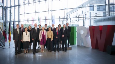 Das Bild zeigt das 2. Kabinett von Ministerpräsidentin Kraft.