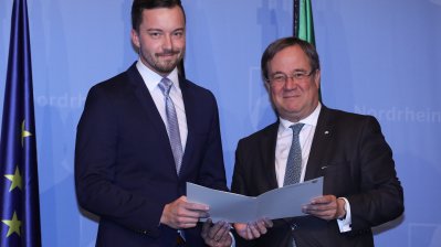 Rettungsmedaille des Landes Nordrhein-Westfalen an Polizeikommissar Kevin Persson aus Essen