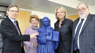 Übergabe Luther-Figur, 02.02.2012