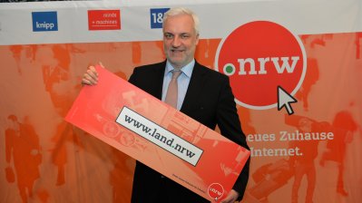 Wirtschaftsminister Garrelt Duin bei der Präsentation der neuen Top Level Domain „.nrw“