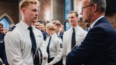 Zusammentreffen mit Polizistinnen und Polizisten mit Bundeskanzler Merz