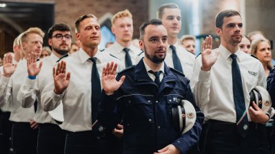 Zusammentreffen mit Polizistinnen und Polizisten mit Bundeskanzler Merz
