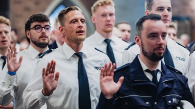 Zusammentreffen mit Polizistinnen und Polizisten mit Bundeskanzler Merz