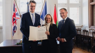 Übergabe des Förderbescheides mit der Bürgermeisterin Sabine Preiser-Mariann 