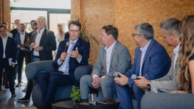 Ministerpräsident Wüst legt Grundstein für Brainergy Hub Jülich