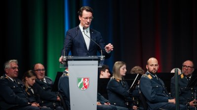 MP Wüst während seiner Rede