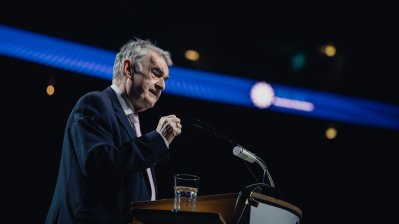 Minister Reul während seiner Rede auf der Bühne